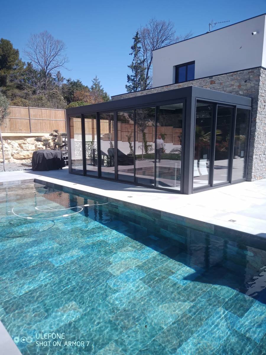 Fermeture d'une pergola existante avec coulissant en aluminium