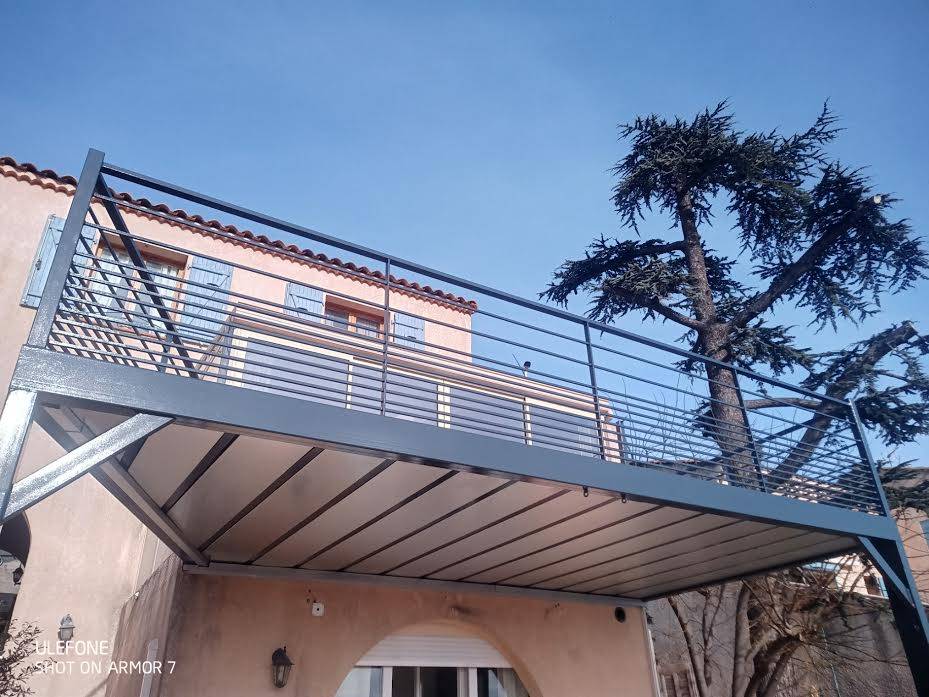 Pergola acier sur mesure à Allauch près de Marseille