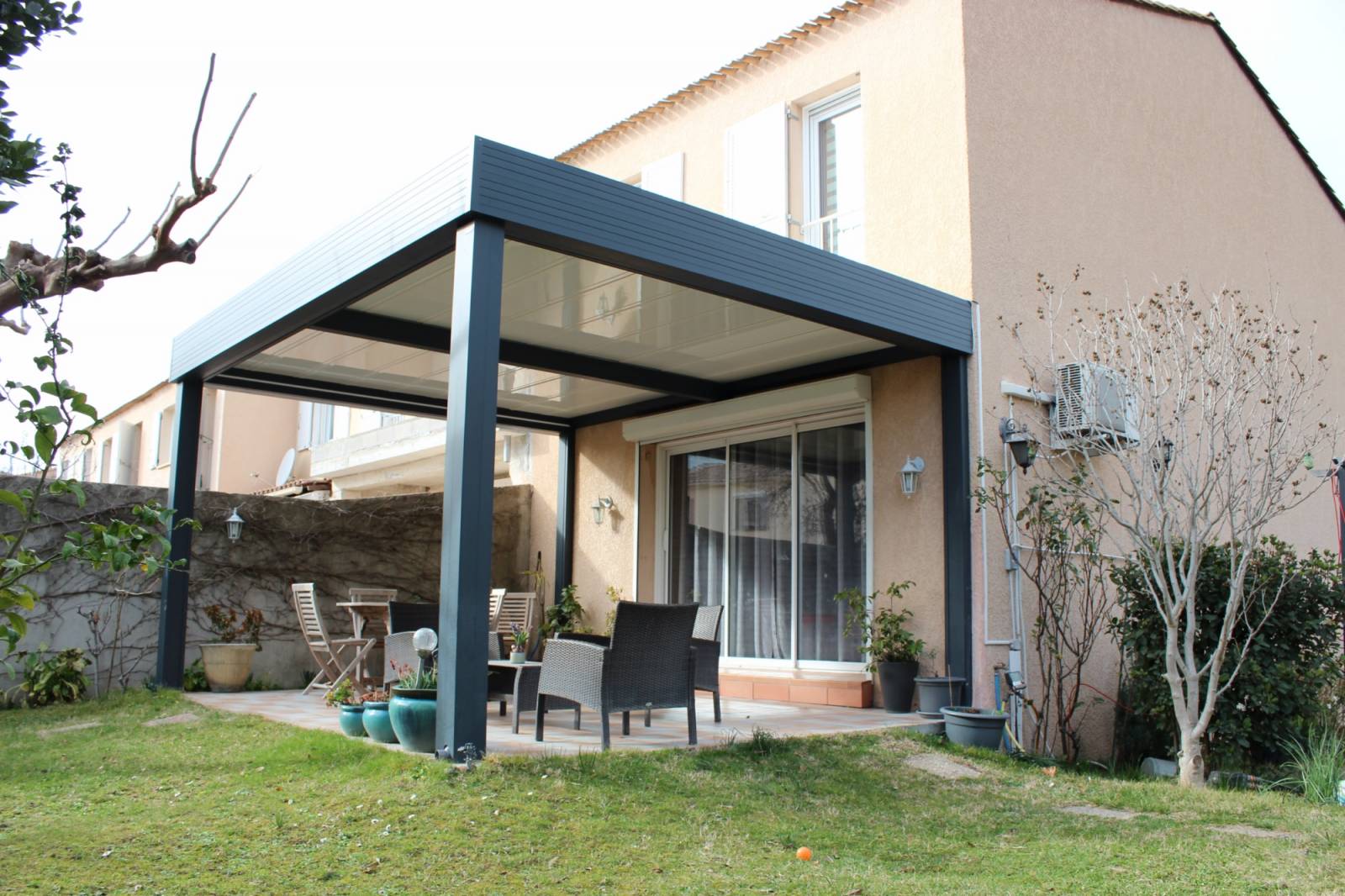 pergola bioclimatique Espace lounge à Marseille Bouches du Rhone