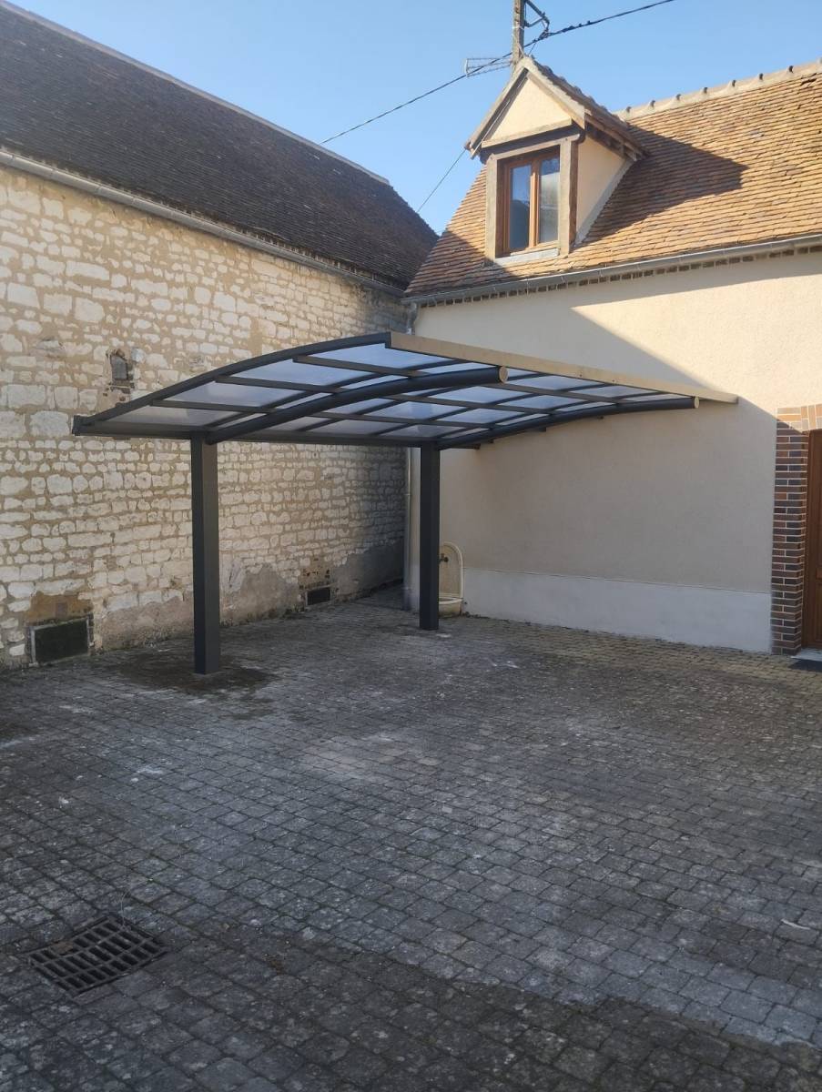 carport personnalisé sur mesure pour 1 seul véhicule à Velaux dans les Bouches du Rhône