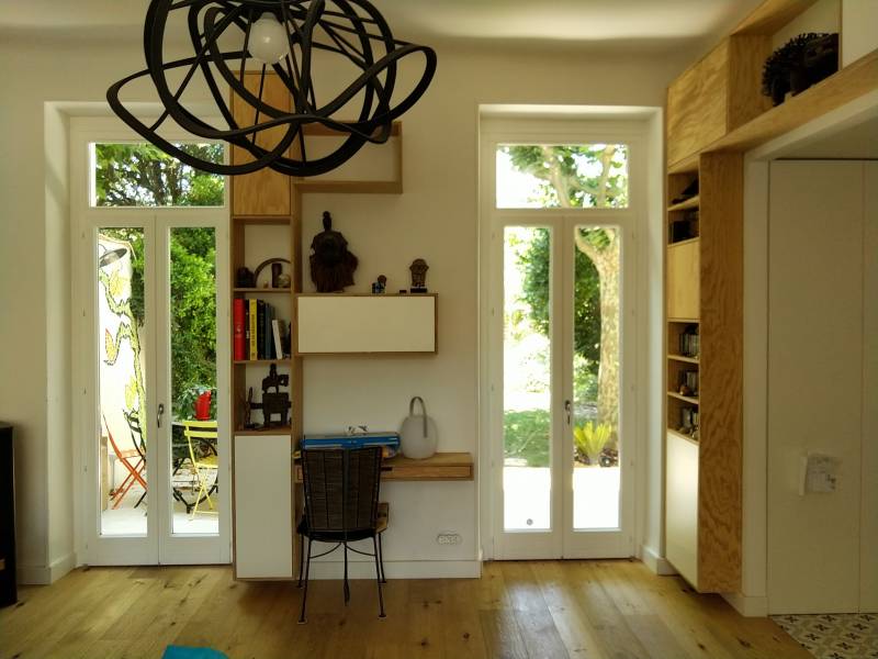 Installation de portes fenêtres en bois près d'Aix en Provence 