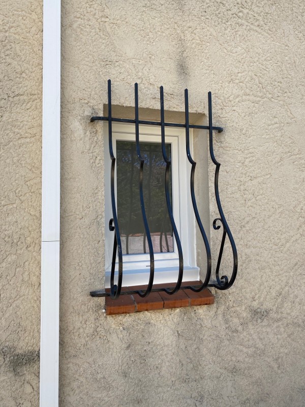 Fenêtre PVC avec verre dépoli pour une salle de bain sur Gignac la Nerthe près de Aix en Provence 