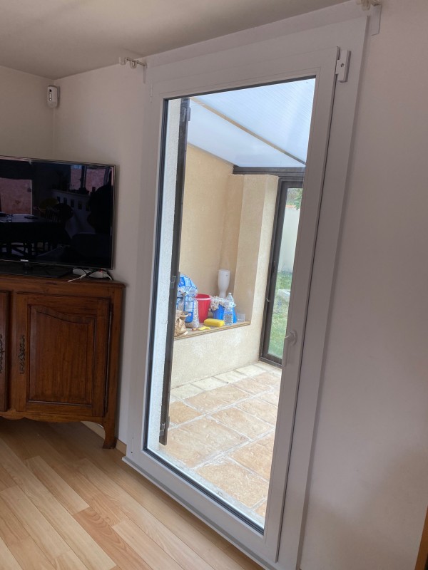 Porte fenêtre un vantail  à Gignac la Nerthe près de Marseille