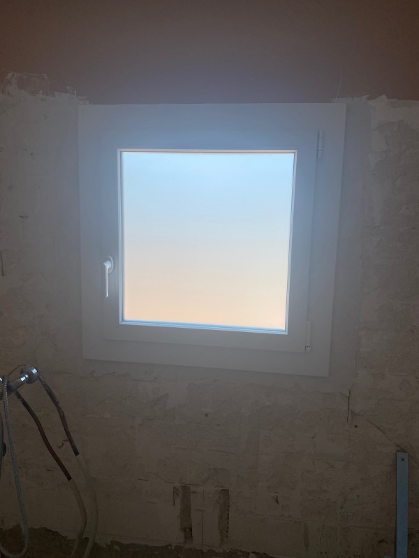 Fenêtre PVC Qfort avec vitrage dépoli  à Pelissanne près de Aix en Provence 