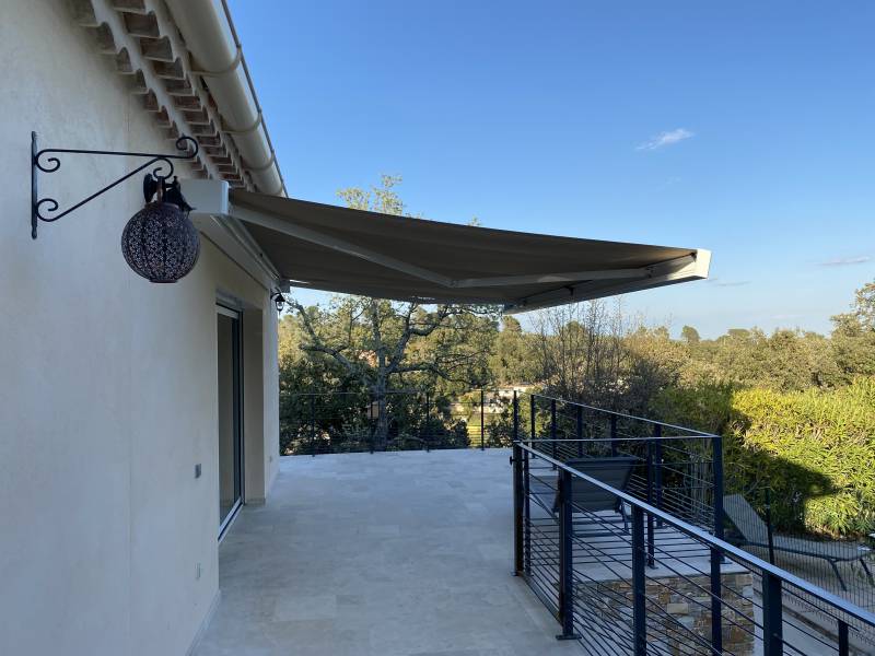 store banne sur mesure tourves dans le Var