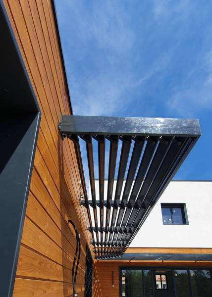 fabrication brise soleil sur mesure pour maison contemporaine Marseille