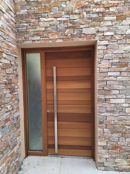 Porte d'entrée en bois 